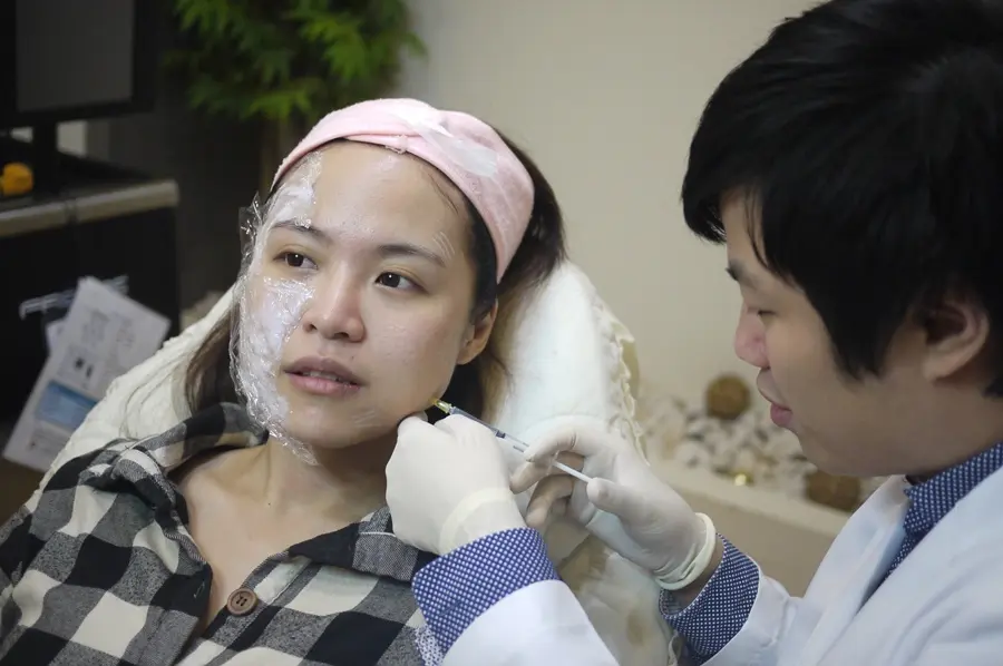翁子軒醫師專業細心注射肉毒桿菌瘦臉治療